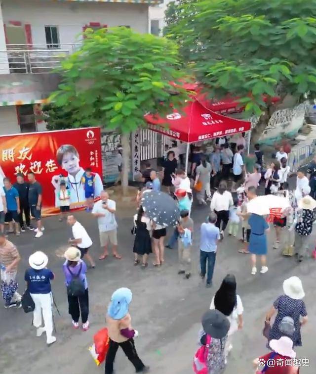 全红婵家乡连夜修路建停车场，婵宝家乡迈合村成新晋景点-全红婵家房屋