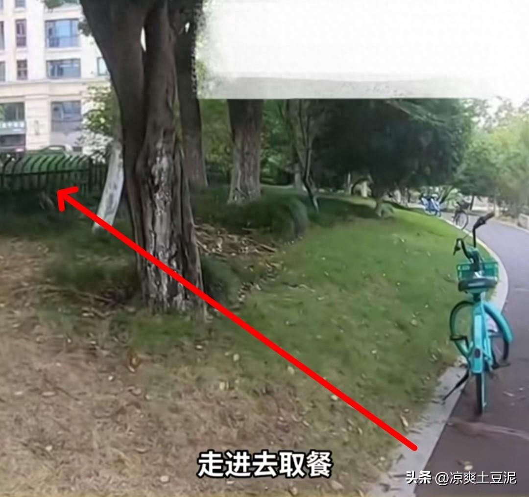闹大了！保安逼外卖员下跪，大量骑手围攻小区，警方通报还原真相-外卖员被保安打死 妻子:都是讨生活的