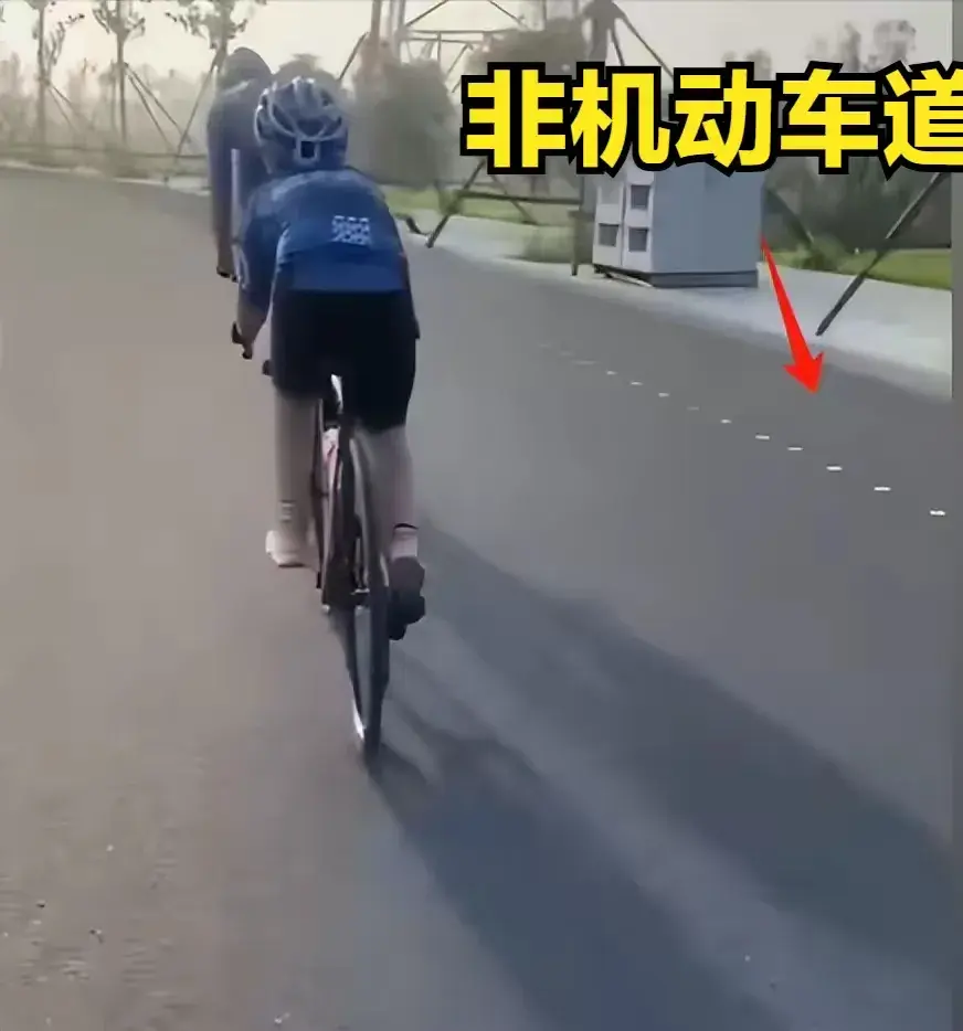 男孩骑行摔车后惨遭机动车碾压！现场视频画面曝光，果然有情况-男孩骑车摔倒肝脏破裂
