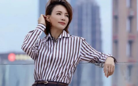 “董卿2020年上海照曝光！眼底疲惫，摄影师一句话引猜测！”-董卿回上海