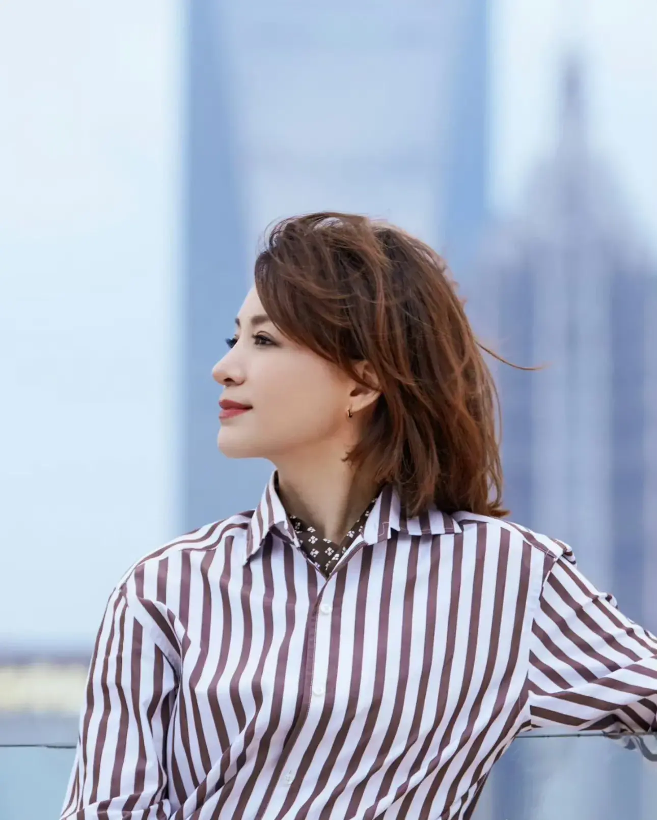 "董卿‘退隐江湖’，网友直呼：江湖从此少了一位‘知性侠女’！"-董卿真的退出央视舞台了吗
