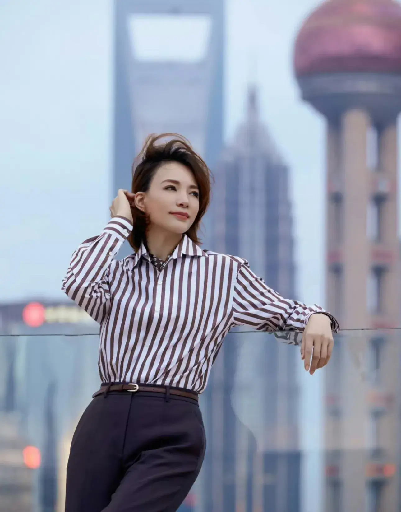 "董卿‘退隐江湖’，网友直呼：江湖从此少了一位‘知性侠女’！"-董卿真的退出央视舞台了吗