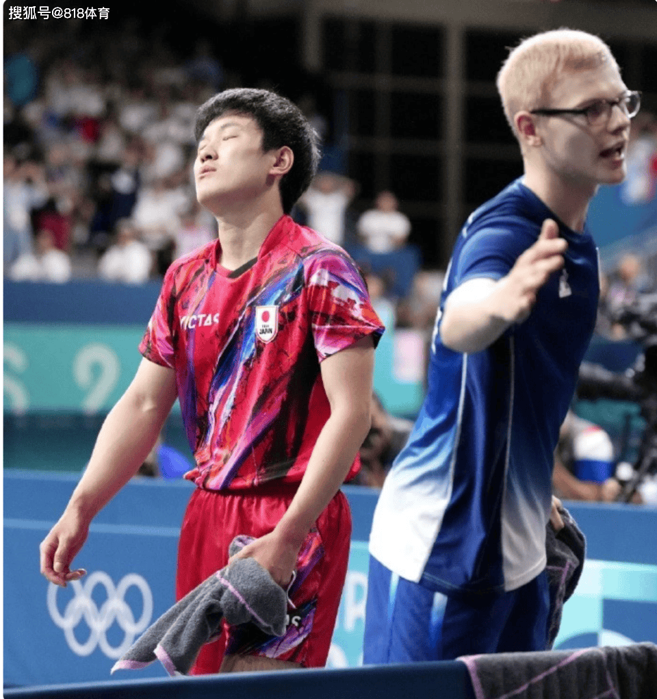 原创            蹭奖牌!张本智和拿妹妹美和银牌拍照:祝贺你!轮到大哥来追赶你了-张本智和视屏