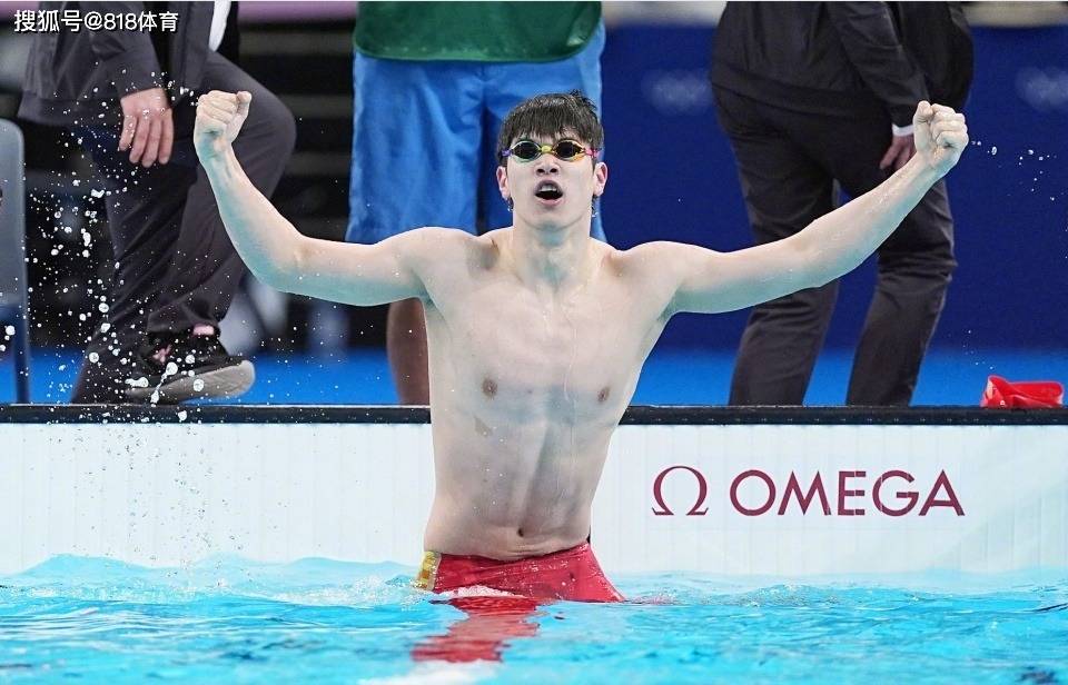 实诚小潘!潘展乐被记者问打破美国垄断,瞥了眼美国队说这怎么说啊-游泳潘展乐身高多少