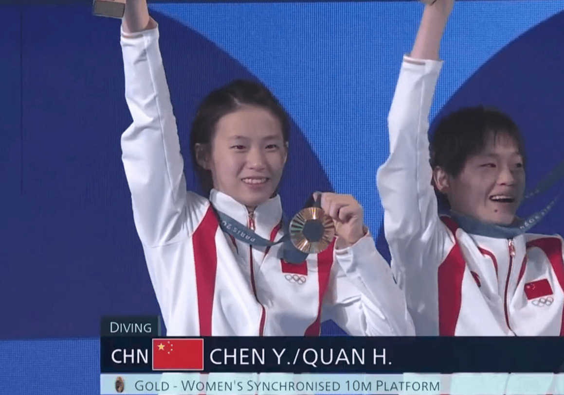 原创            全红婵陈芋汐将上演神仙打架？别让饭圈影响友谊，设双金牌不行吗-全红婵窝在陈芋汐怀里的采访