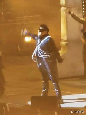 44岁潘玮柏中年发福，晒19岁时期帅照被罗志祥嘲讽：你就继续吃吧-潘玮柏早期有多火