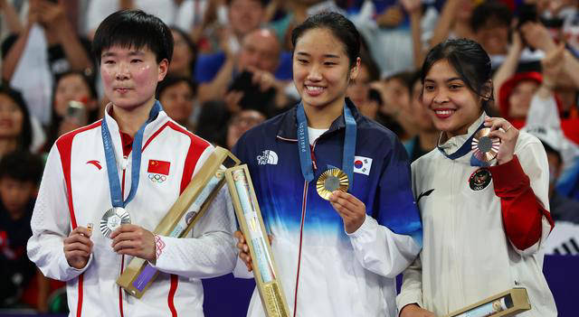 何冰娇的令人肃然举动：携西班牙徽章为对手祈福体现宽容与风度-何冰娇暴瘦