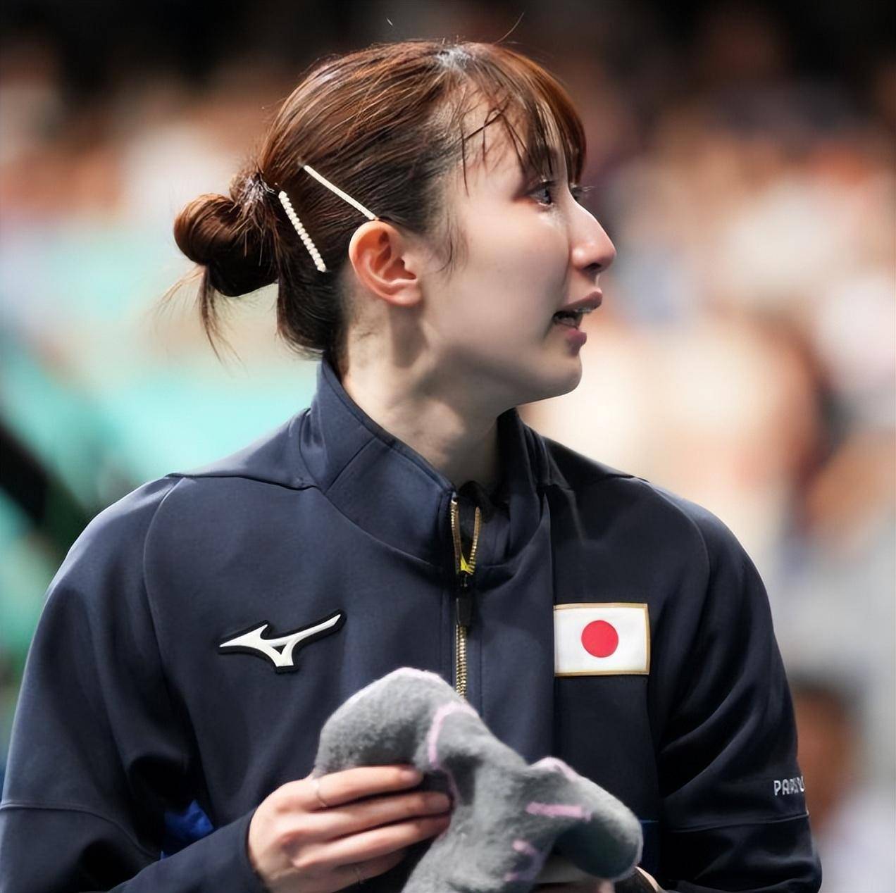 原创            孙颖莎小举动感动日本！日媒：感谢孙颖莎，早田伤势让她无法打球-孙颖莎接受日本采访