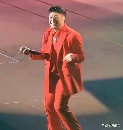 44岁潘玮柏中年发福，晒19岁时期帅照被罗志祥嘲讽：你就继续吃吧-潘玮柏早期有多火