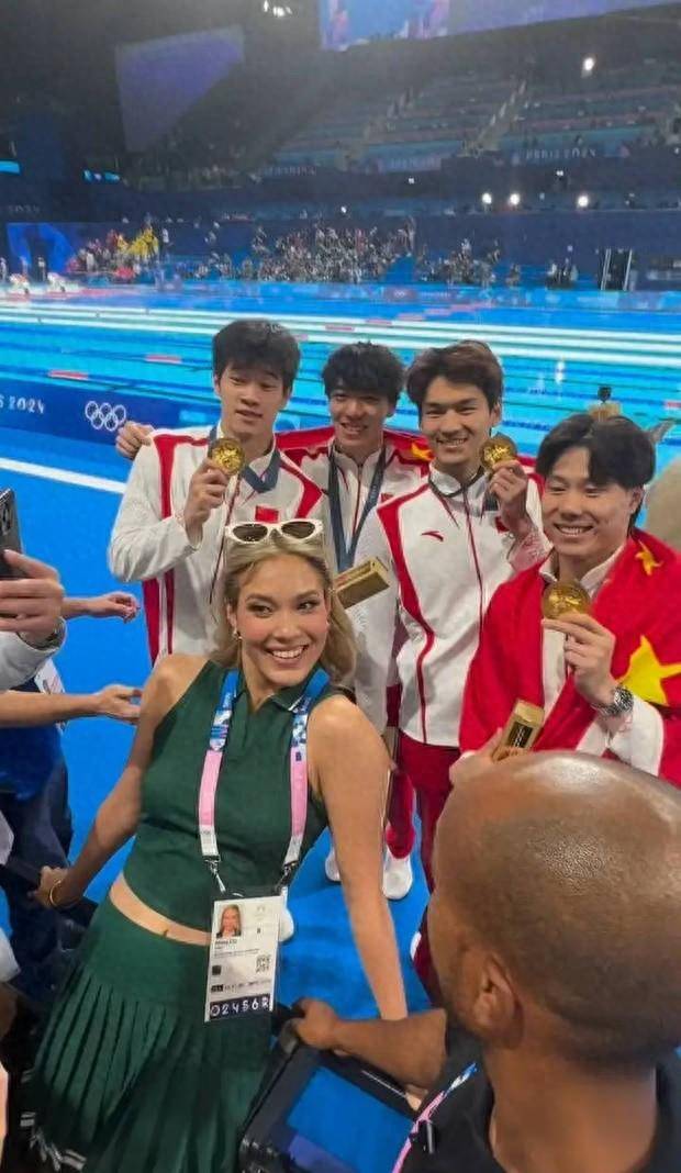 原创            奥运冠军梦幻联动！谷爱凌晒与中国游泳队合照，这波操作太燃了！-谷爱凌获得冠军是什么时候