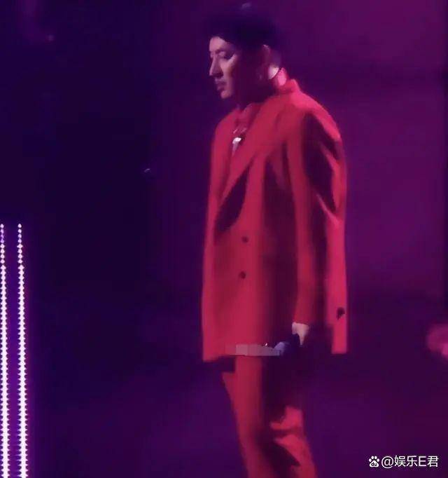 44岁潘玮柏中年发福，晒19岁时期帅照被罗志祥嘲讽：你就继续吃吧-潘玮柏早期有多火