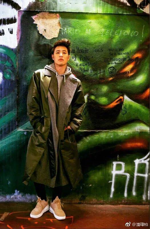 原创            44岁潘玮柏中年发福，晒19岁时期帅照被罗志祥嘲讽：你就继续吃吧-潘玮柏的rm