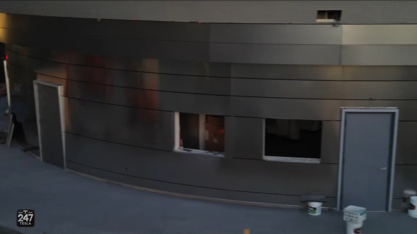 灵感来自 Cybertruck？特斯拉洛杉矶餐厅大楼披上“钢衣”-洛杉矶特斯拉公司地址查询