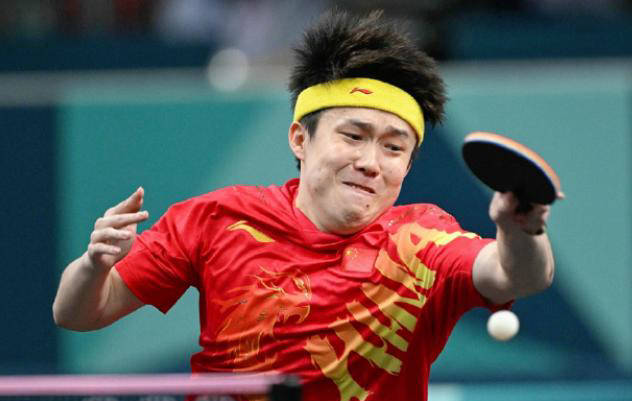 中国男乒战胜瑞典夺得奥运男团冠军，樊振东赛后总结王楚钦的表现-奥运中国男子乒乓