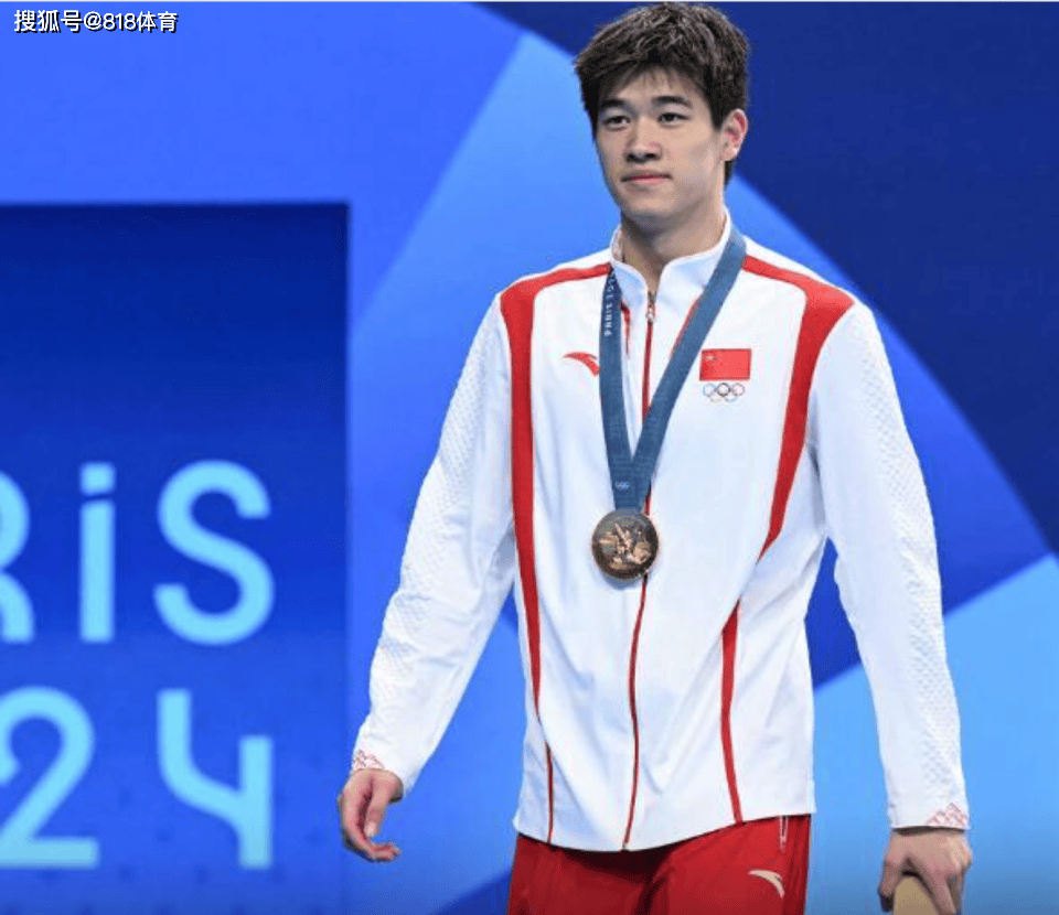 实诚小潘!潘展乐被记者问打破美国垄断,瞥了眼美国队说这怎么说啊-游泳潘展乐身高多少