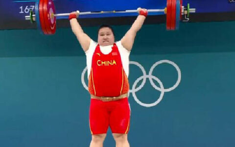 原创
            李雯雯再夺金，中国代表团突破纪录-李雯雯领奖