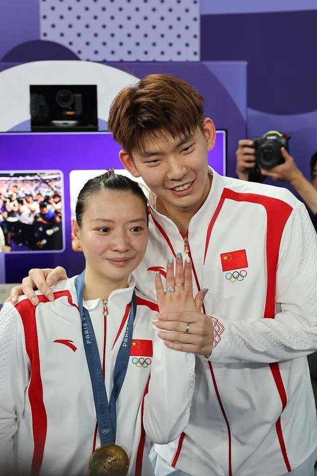 黄雅琼夺冠现场被求婚-黄雅琼采访哭了