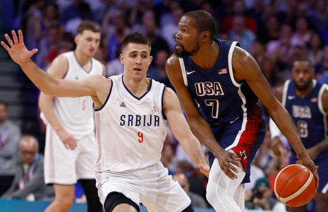 原创            8强赛前瞻：杜兰特确认出战，詹姆斯谈退役，科尔警示全队-杜兰特vs詹姆斯特效图