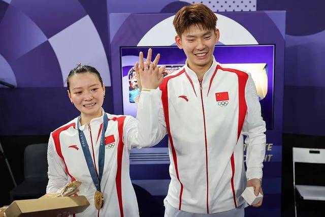 黄雅琼夺冠现场被求婚-黄雅琼采访哭了