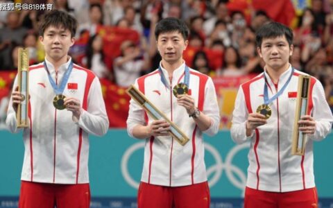 原创
            马龙谈看樊振东单打哭了:王楚钦淘汰全靠他扛 0-2张本他义无反顾-马龙与樊振东的比赛