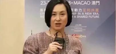 原创            53岁朱茵近照曝光，状态自然，网友纷纷赞叹其颜值似何超琼-朱茵接受采访视频