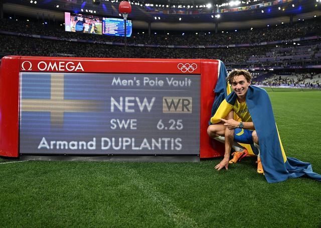 冯彬获得女子铁饼银牌 掷出个人奥运最好成绩-工商银行杜集支行