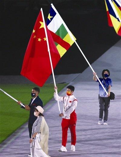 奥运闭幕式旗手预测:郑钦文潘展乐无缘后谁来担当?吴艳妮有机会吗?