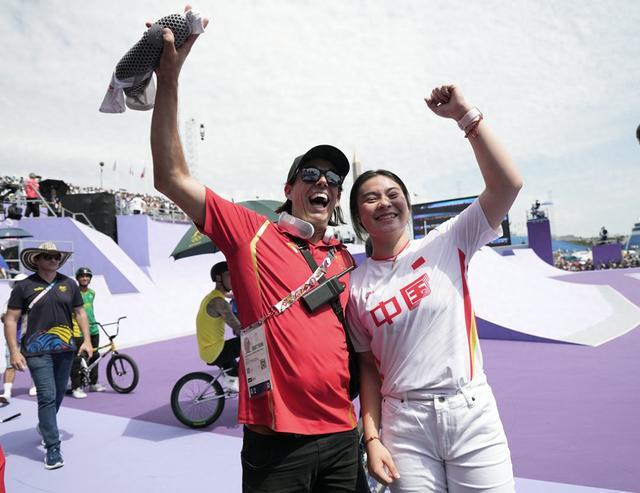 顶住压力完成两次骑行 邓雅文自由式小轮车夺冠-邓雅文是哪个学校的