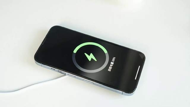 涓流充电：电池养护的温柔艺术