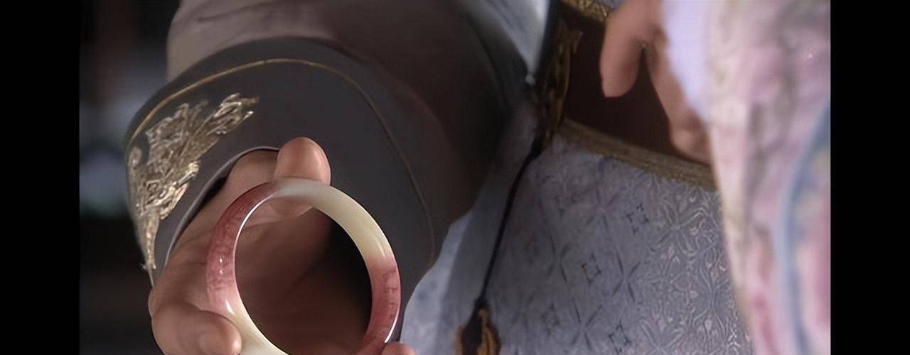 步步惊心：看到同样被姐夫垂涎的玉娆，才懂若曦爱上八哥有多正常