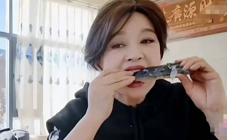 《一路繁花》一个火了，一个塌房了？