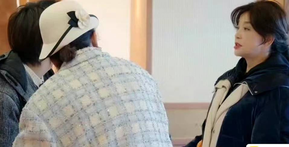 《一路繁花》一个火了，一个塌房了？