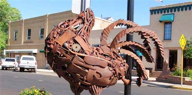 国有只鸡没有头还能活下来,主人带它到处巡演,每月赚4500美金