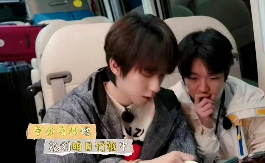 《一路繁花》一个火了，一个塌房了？