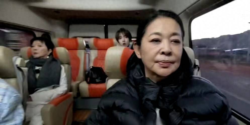 《一路繁花》一个火了，一个塌房了？